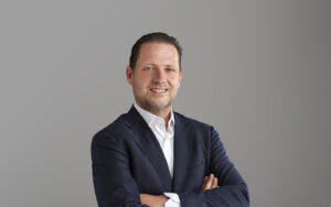 Legal counsel ondernemingsrecht, gespecialiseerd in o.a. M&A bij Halsten - Ramon Budik
